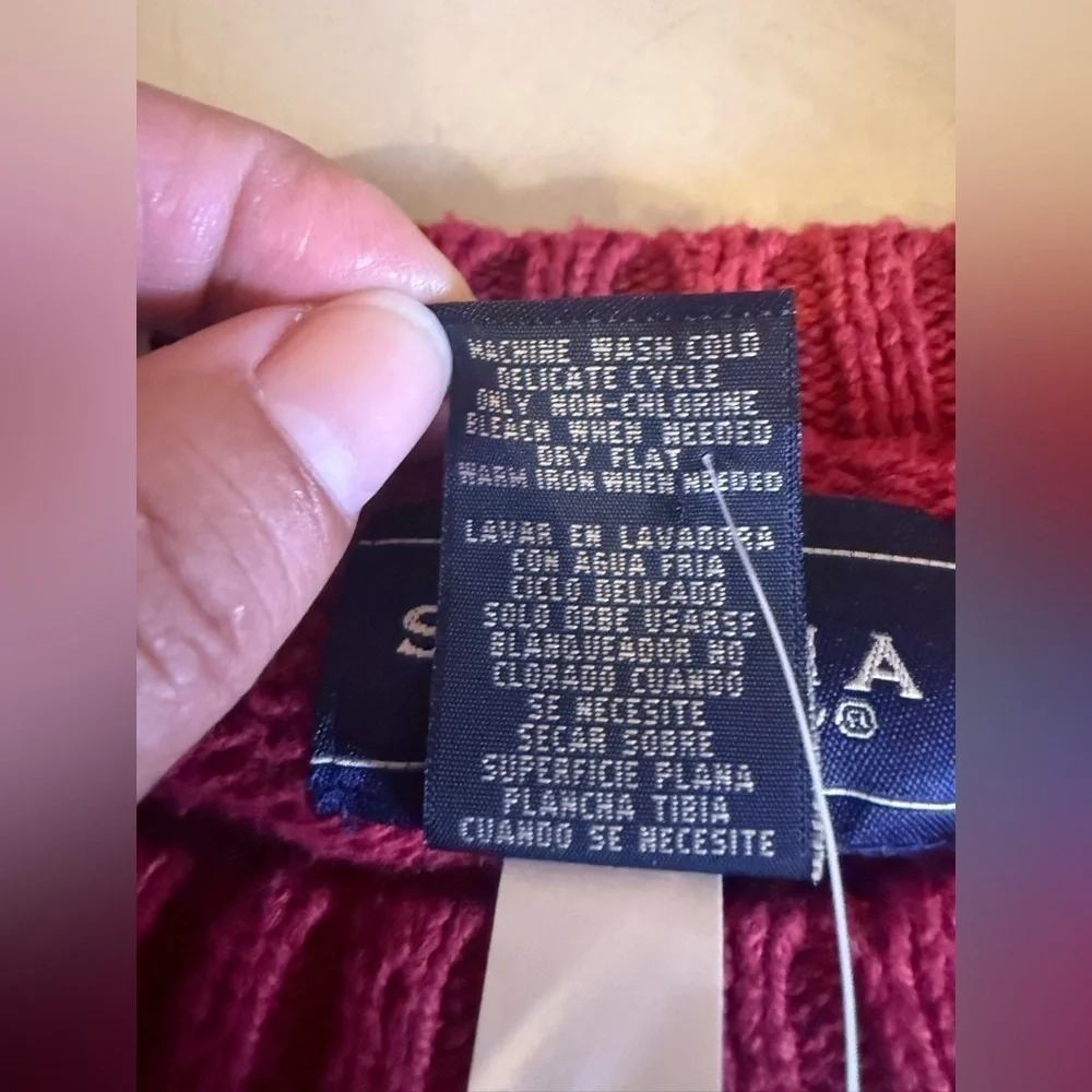 Sonoma This is a Sonoma men's raglan crewneck sweater. Size M 600 Old barn